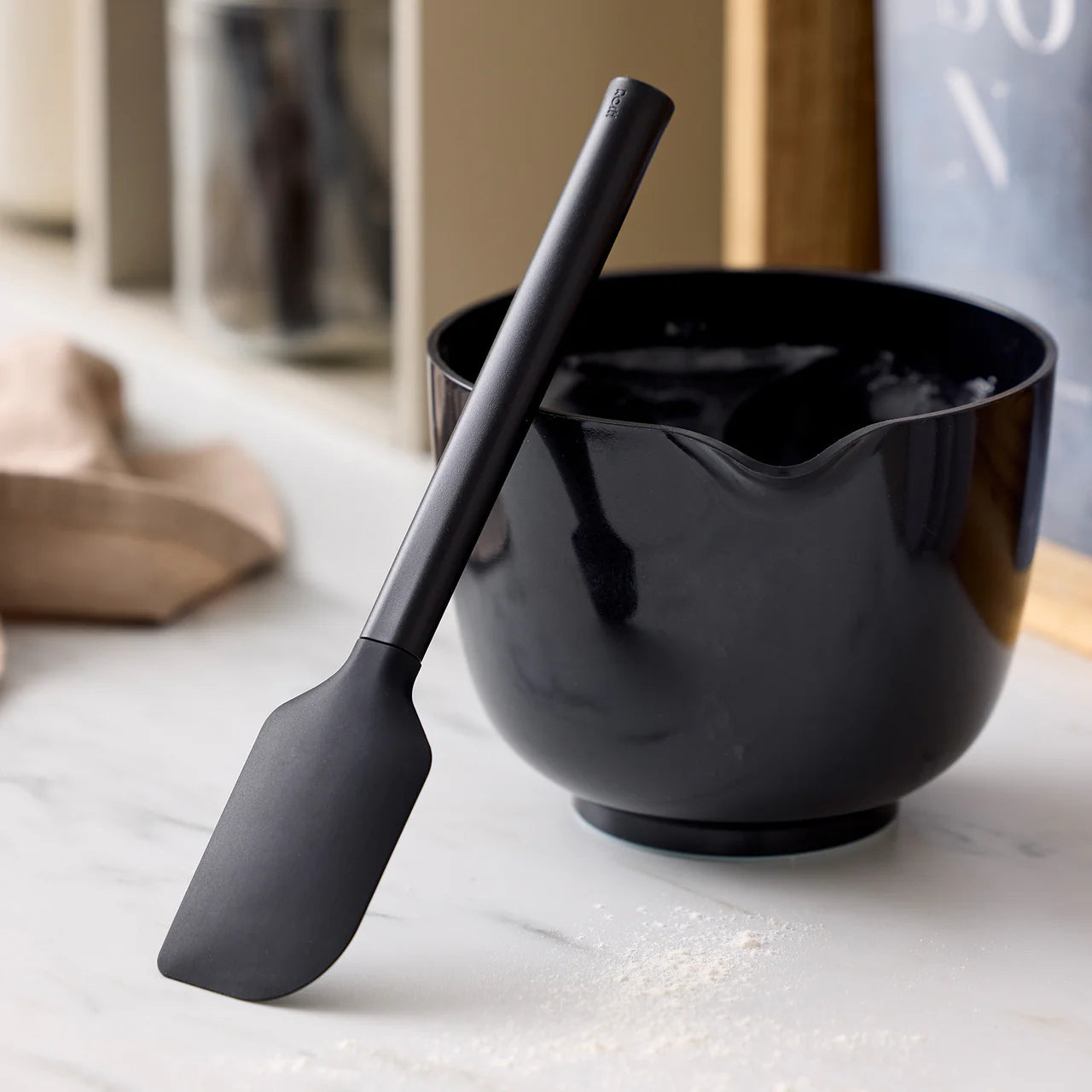 Emma Teigschaber schwarz